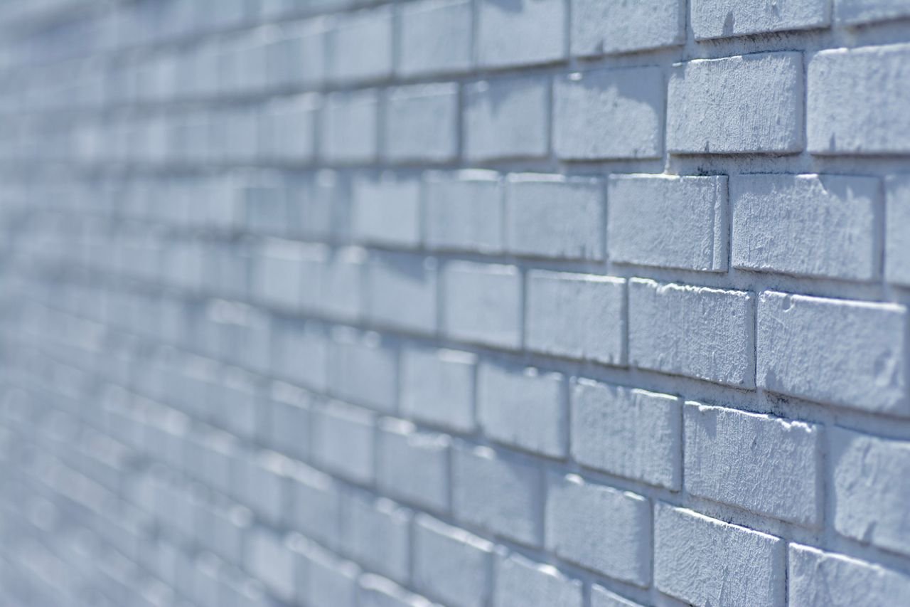 close-up-white-brick-mineral-paint Close-up of white brick wall with mineral paint